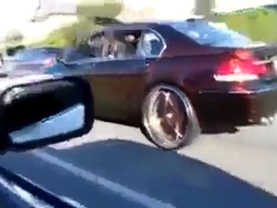 Renk değiştiren araba - www.indirmedenfilm.net