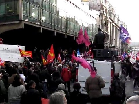 lors de la manif' de soutien au peuple tunisien à Paris