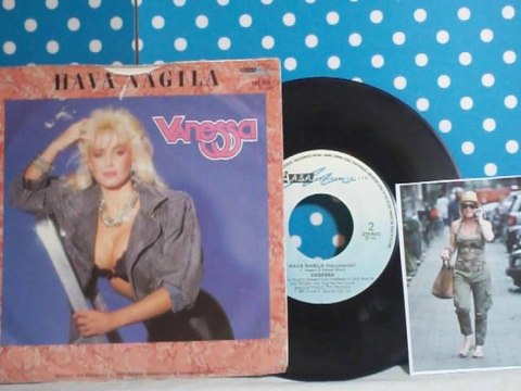 Connie Breukhoven Als Vanessa - Hava Nagila