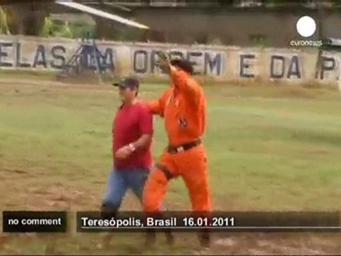 De l'aide humanitaire arrive aux victimes... - no comment