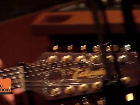 Hello Bye Bye - Don't Look At The Past en acoustique sur le Mouv'