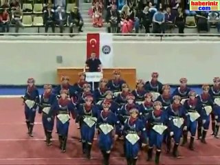 Harbiyeli de zeybek oynar