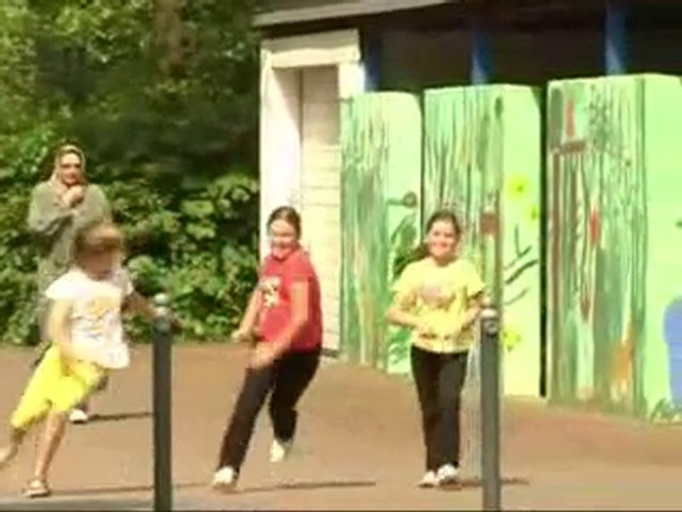 Kinder alleine auf dem Schulweg