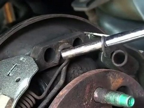 Replacing Drum Brake Shoes Part 2.