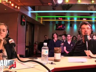 Justin de chez Cauet déguisé en perroquet sur NRJ