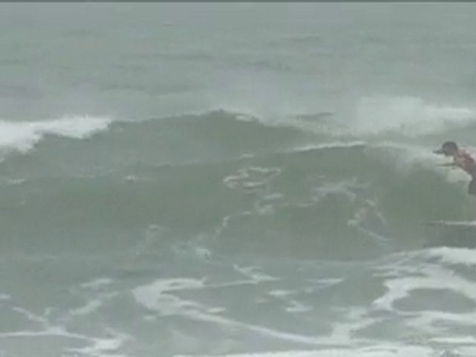 Joel Parkinson scores 9.93pt Billabong at Pro Santa Catarina