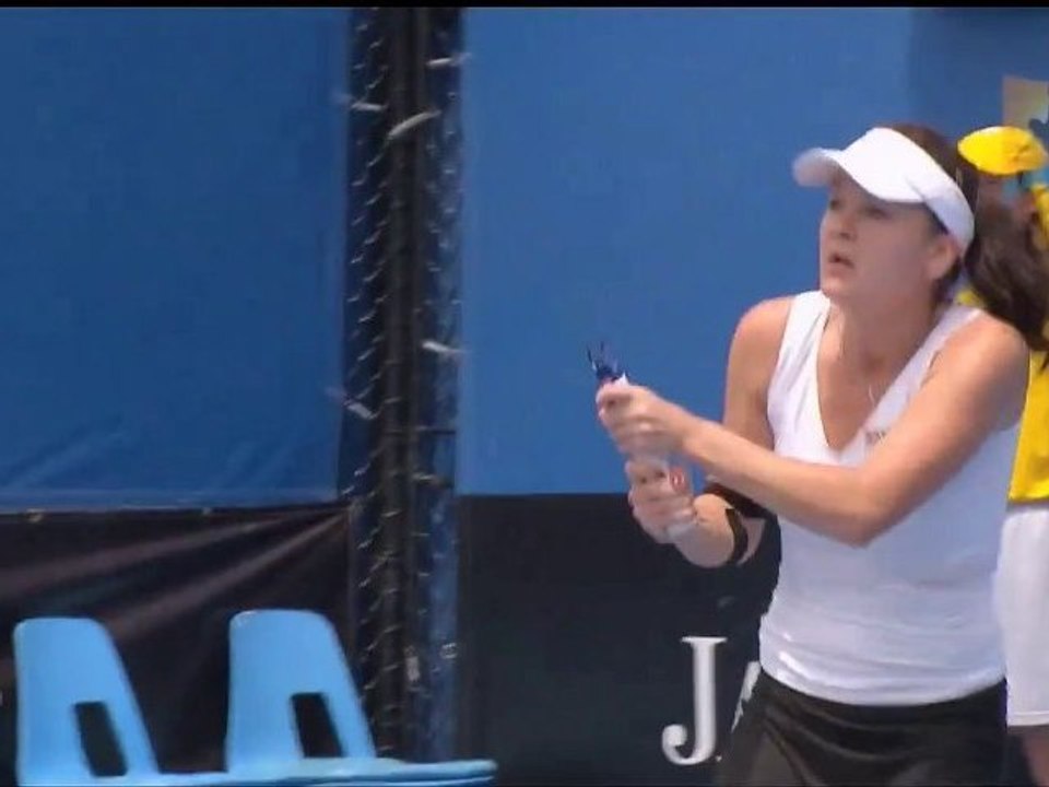 Agnieszka Radwanska Racquet flies off handle