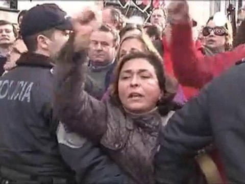 Proteste anti-austerità e scontri a Lisbona