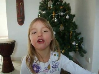 Prune chante petit papa noel