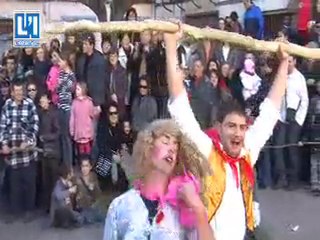 ARLES : DANS LA PEAU DE L'OURS... EN FETE