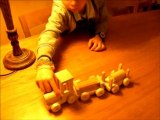 20110119 train en bois de Theo