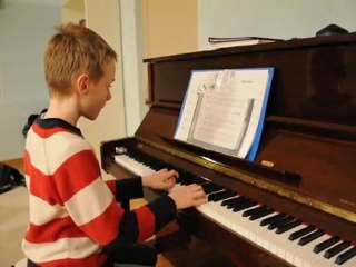 20110119 maxi speelt piano