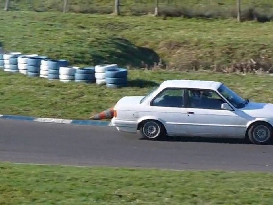 bmw e30 320i circuit de la vallée 70000 charmoille