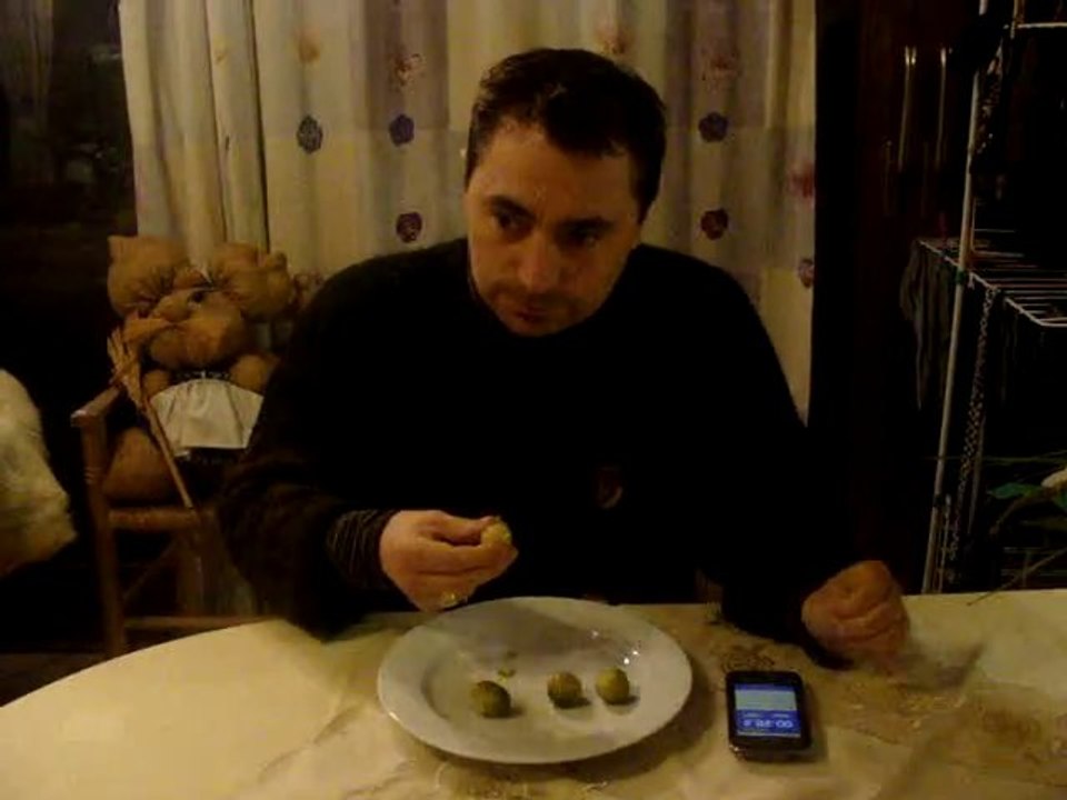 record :le plus de choux manger en 1minute