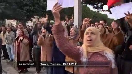 Moncef Marzouki welcomed in Sidi Bouzid - no comment