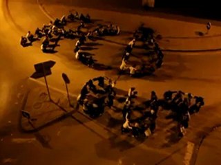 Tunuslu eylemcilerden ilğinç protesto