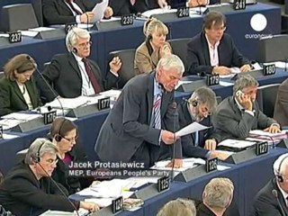 Les Eurodéputés réclament des sanctions contre le...