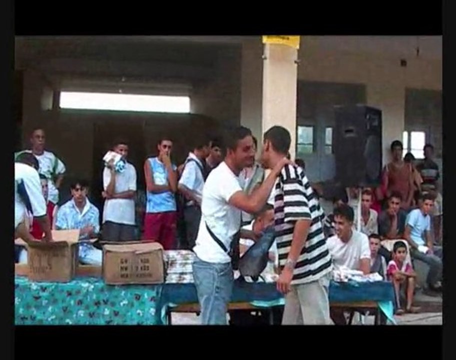 ALGERIE BIBLIOTHEQUE AU VILLAGE 2004