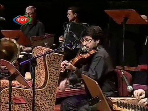 Melihat Gülses & Bekir Ünlüataer Şen Kuzu Gibi