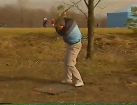 Pallina da golf centra in pieno la telecamera