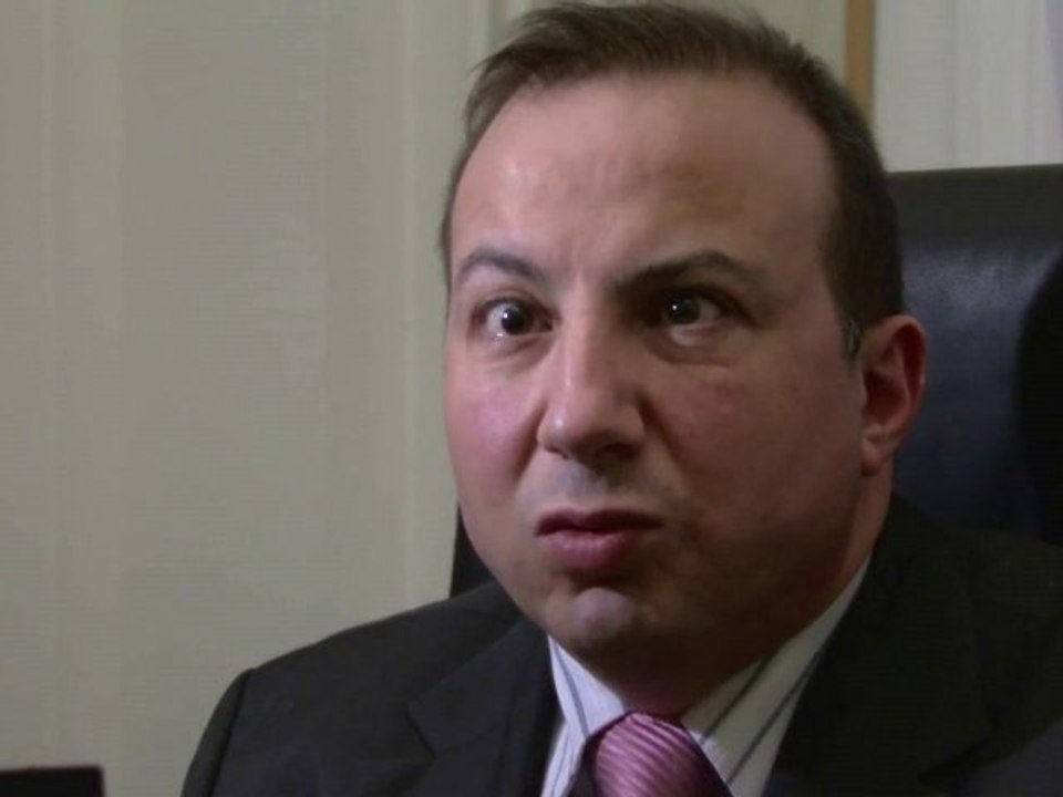 Hamou Bouakkaz vous souhaite une bonne année 2011