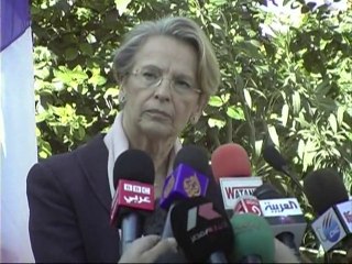 Gazans mob French minister in 'war crimes' mix-up