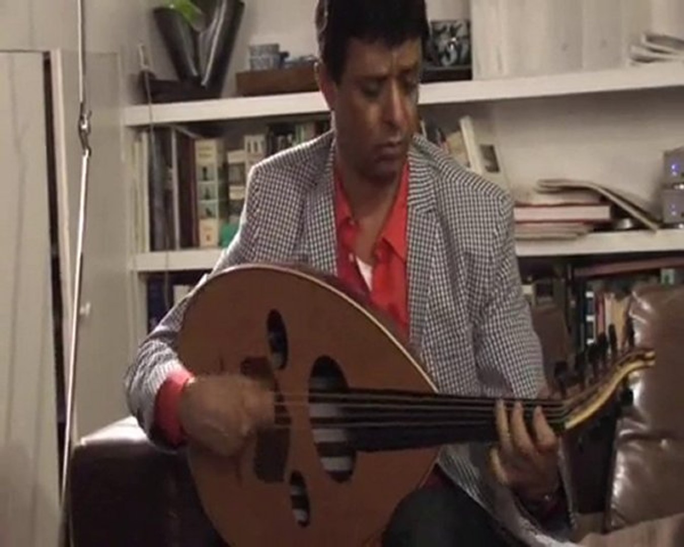 عزف عود للفنان أحمد فتحي في جلسه خاصة بباريس - video Dailymotion