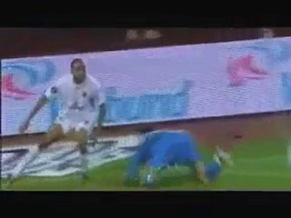 Ο Ραφίκ Τζιμπούρ εν δράσει