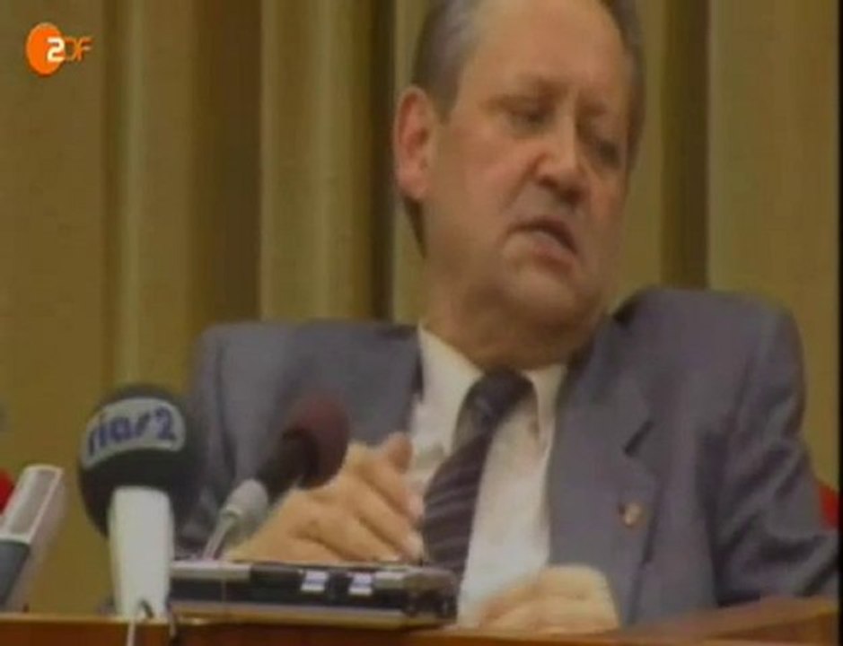 SED kündigt Ende der DDR