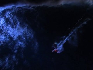 Mark Visser Rides JAWS at Night