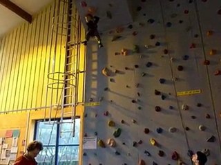 00003 Timéo à l'escalade