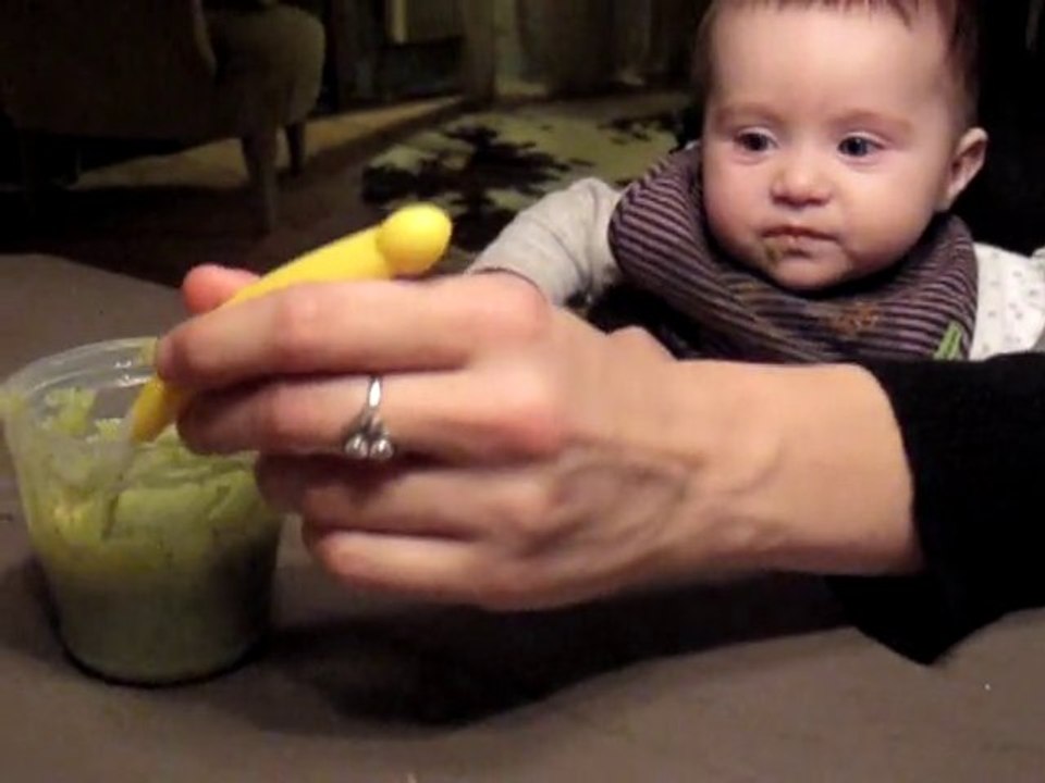Hermine mange une purée !