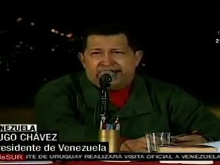 Chávez firma Ley de viviendas para enfrentar emergencia por lluvias