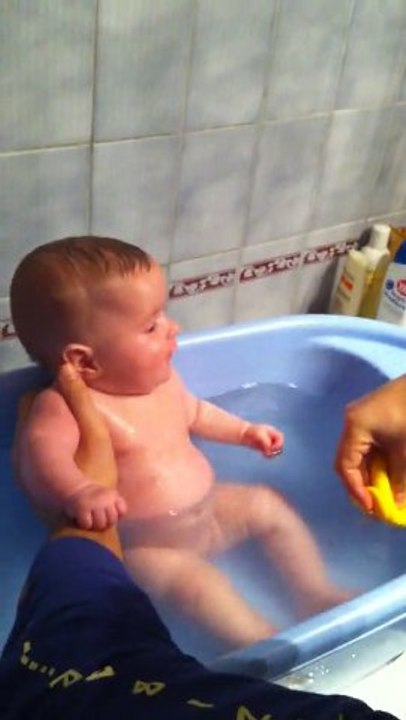 éclats de rire dans le bain