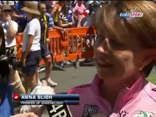 Armstrong sel mağdurları için pedal çevirdi