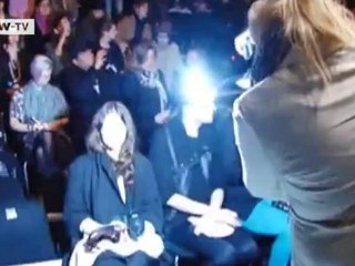 Tweeting from the Catwalk | Arts.21