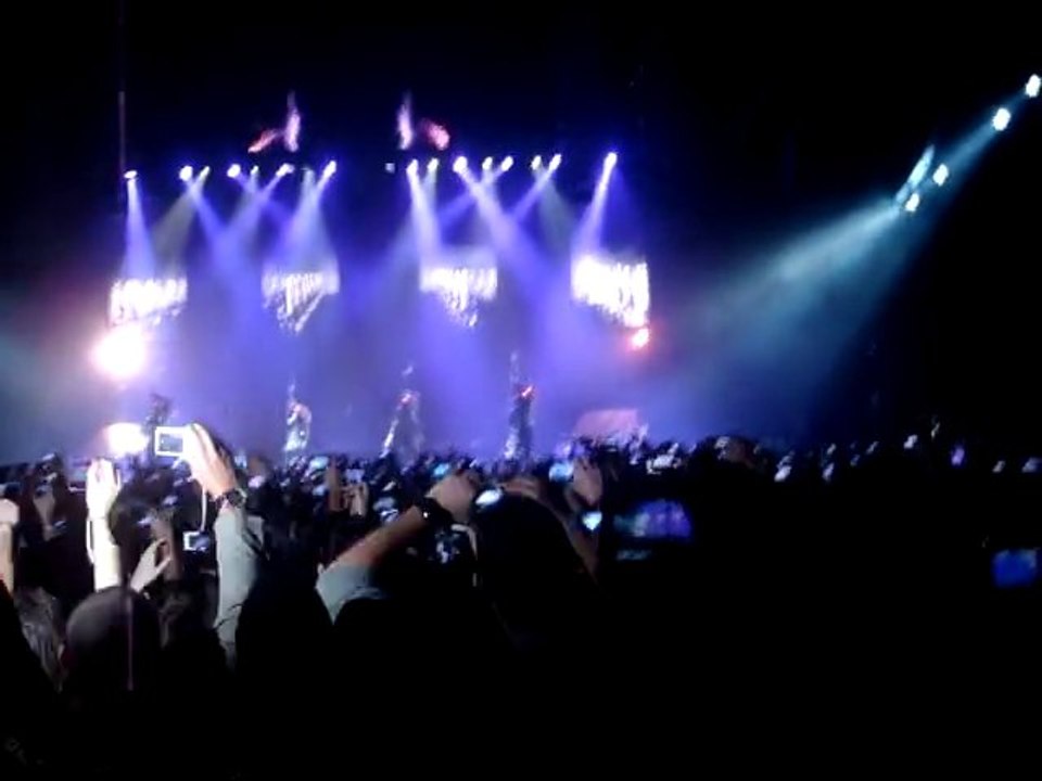 entée de usher pour son concert a lyon