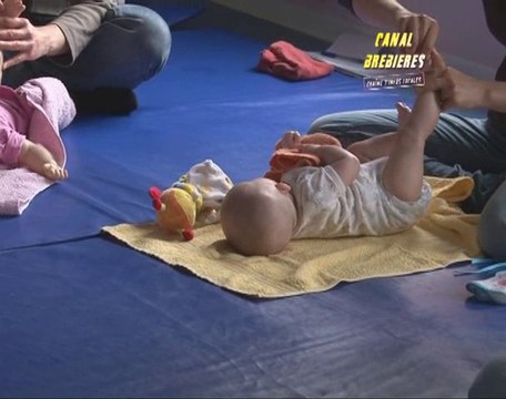 Le massage des bébés à la PMI de Brebières
