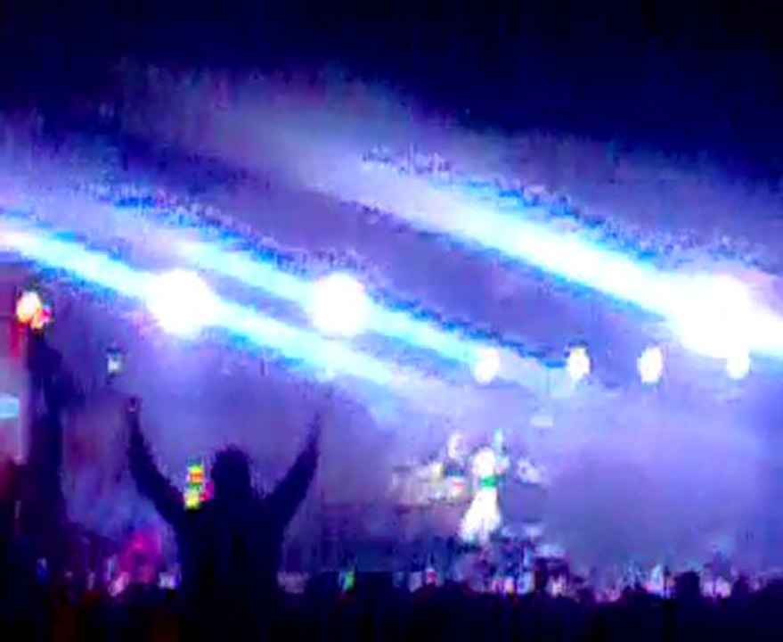 GAZİANTEP ÜNİVERSİTESİ - GRİPİN KONSERİ - (KOMŞU KIZI)