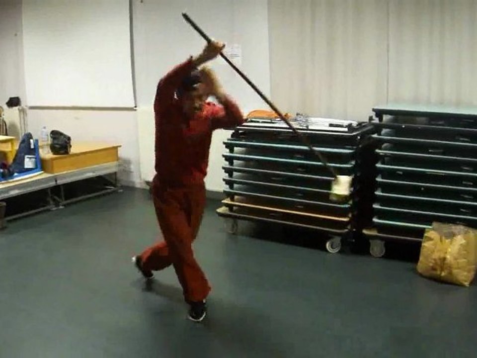 Danse avec un balai  Vidéo Dailymotion