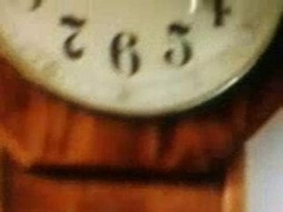 bir bouregba pendule trés ancien                     . (7)