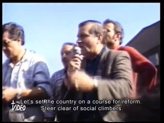 Lech Wałęsa and a gathering of dock workers (subtitles)