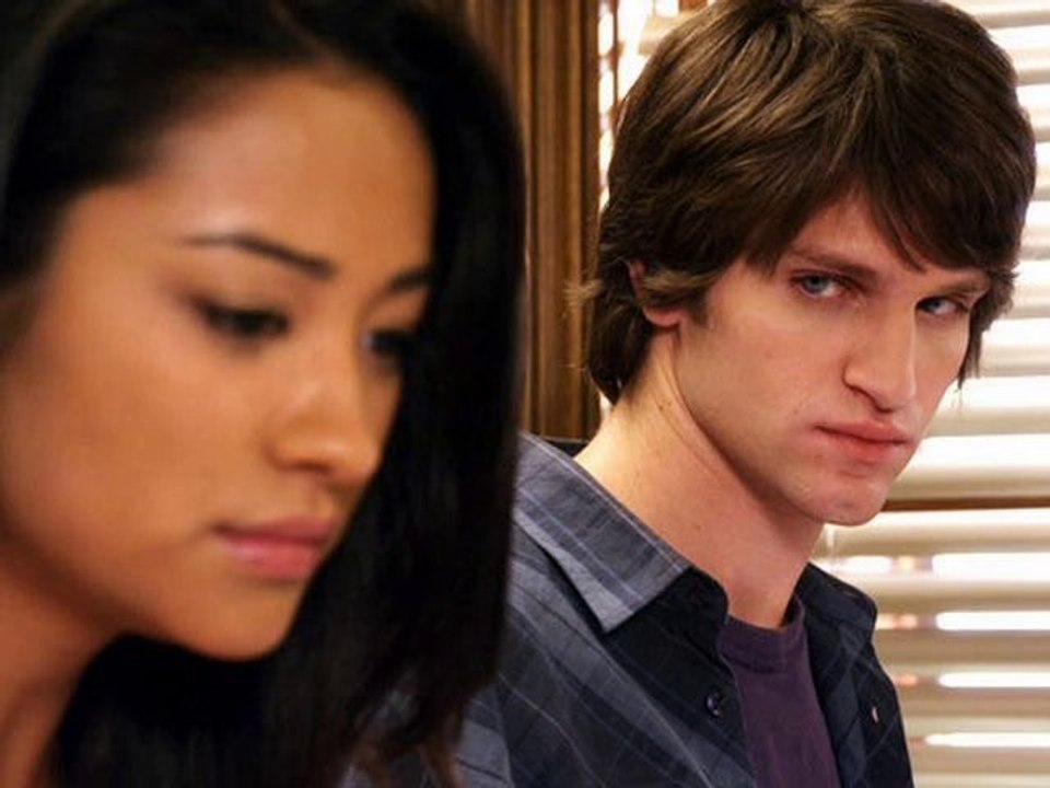 Watch - Pretty Little Liars S1 E4 Online