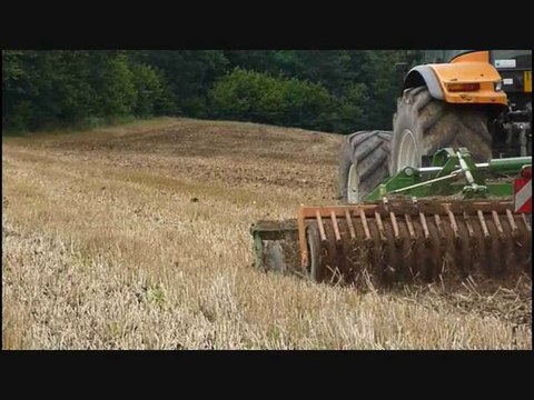 Dechaumage avec Amazone Catros / Disking with Amazone Catros