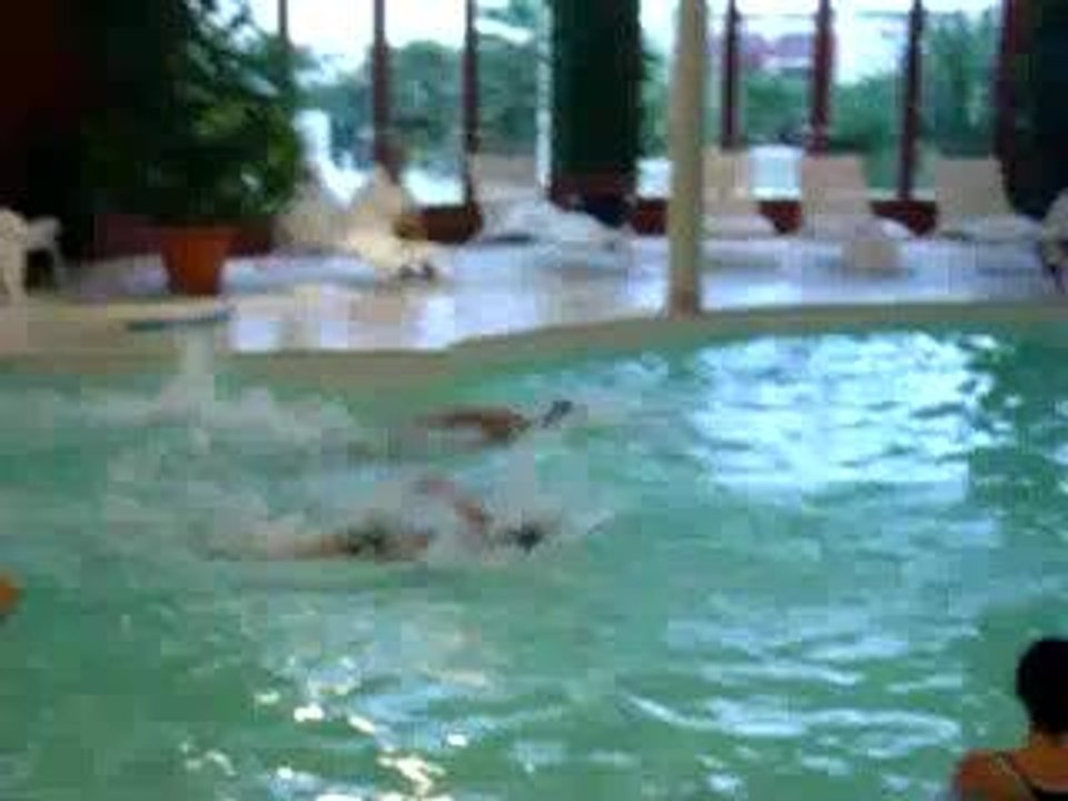 Duel à la piscine...