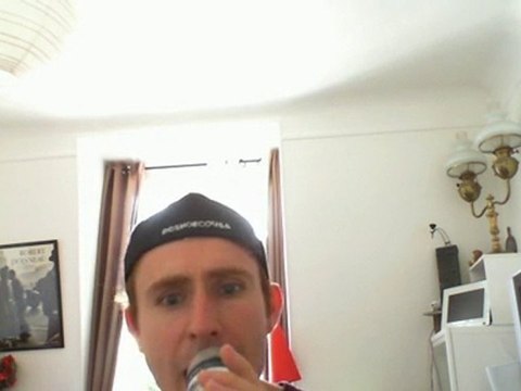 Wiwi égratigne le monde est merveilleux