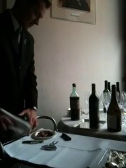 Délicate ouverture d'une bouteille de Château d'Yquem 1939