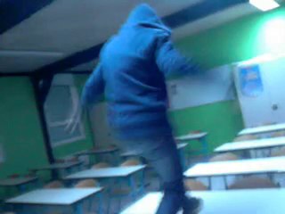 le soutiens avec elles