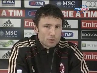 Van Bommel basına tanıtıldı