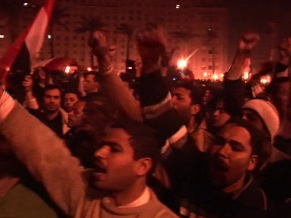 Mubarak digs in heels, protests continue